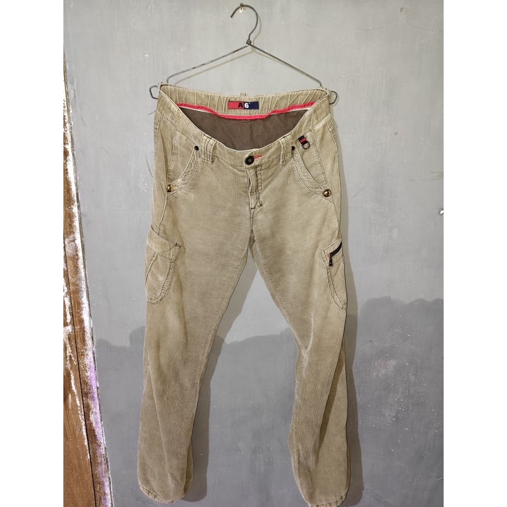 Preloved - Celana Jeans Corduroy Cowok