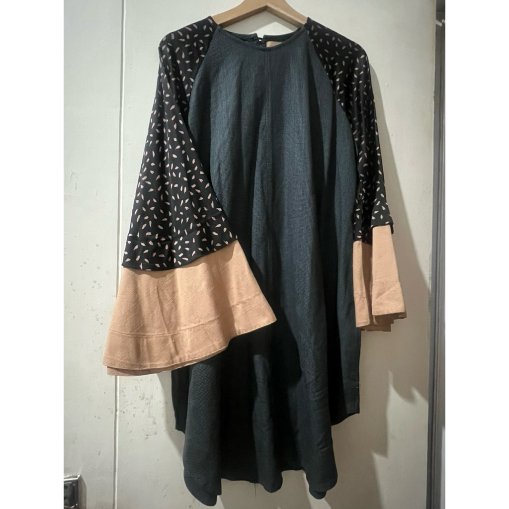 [Preloved] Hijabenka x Jenna&Kaia Blouse