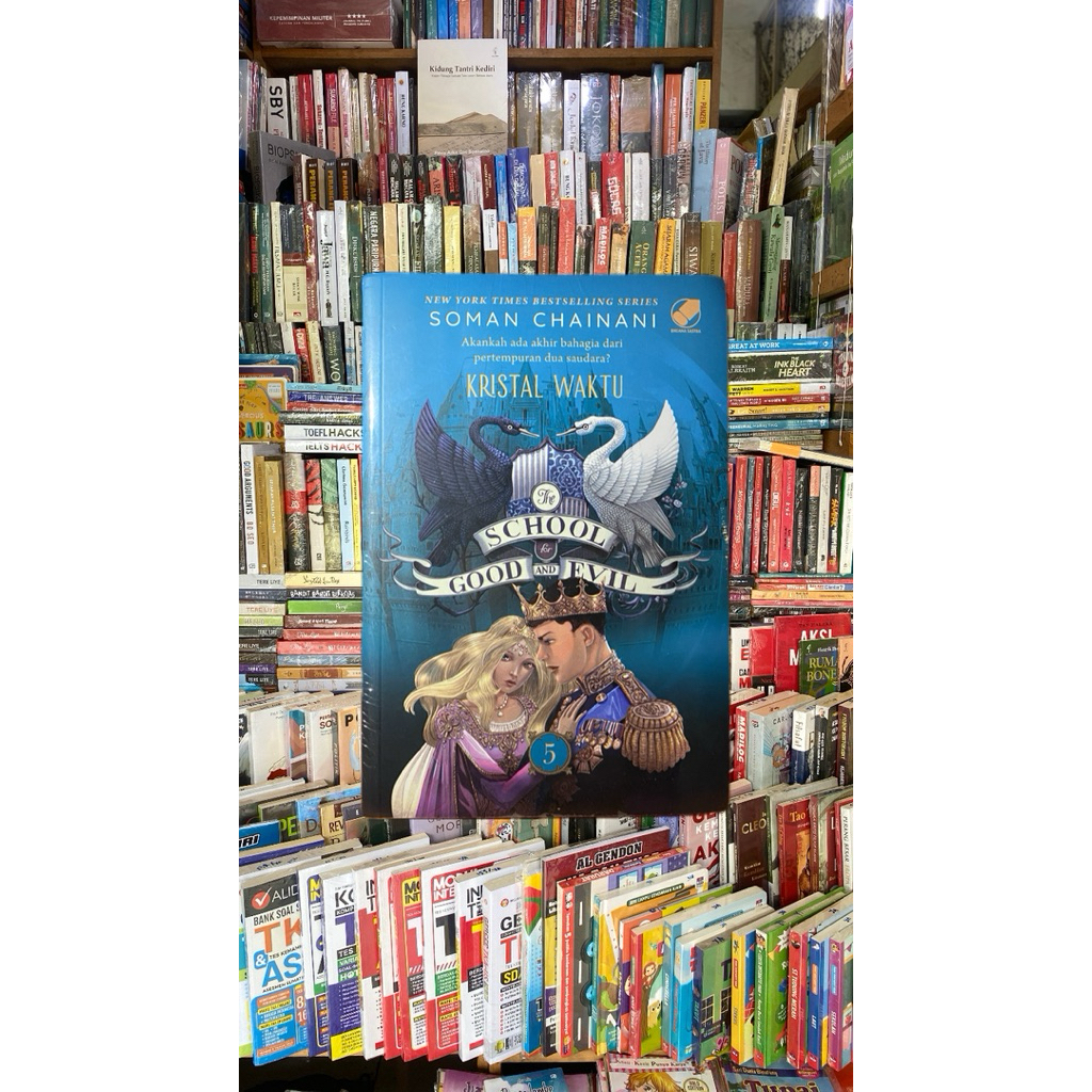 Buku Novel THE SCHOOL FOR GOOD AND EVIL 5