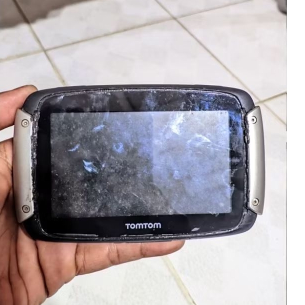 GPS Tomtom Rider minus LCD blank mesin nyala ada suara