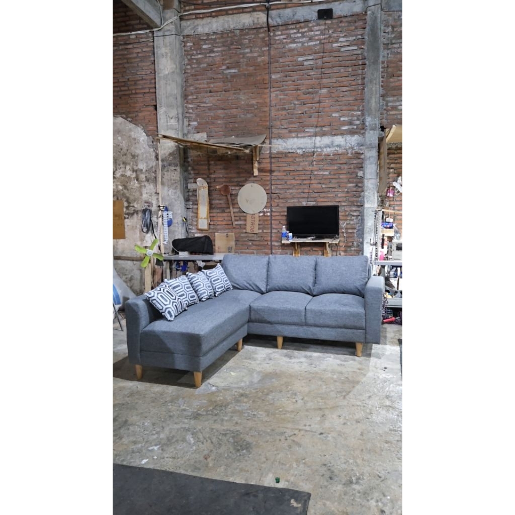 SOFA L MINIMALIS KAKI KAYU, SOFA L PUTUS