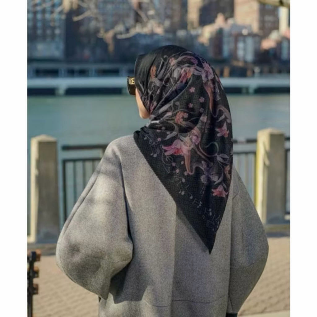 PRELOVED BUTTONSCARVES NADA BLACK Buttonscarves