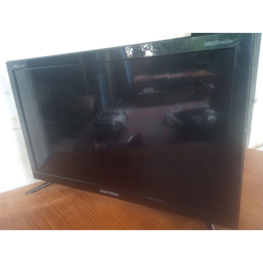TV POLYTRON PLD 24D8511 RUSAK/LCD PECAH