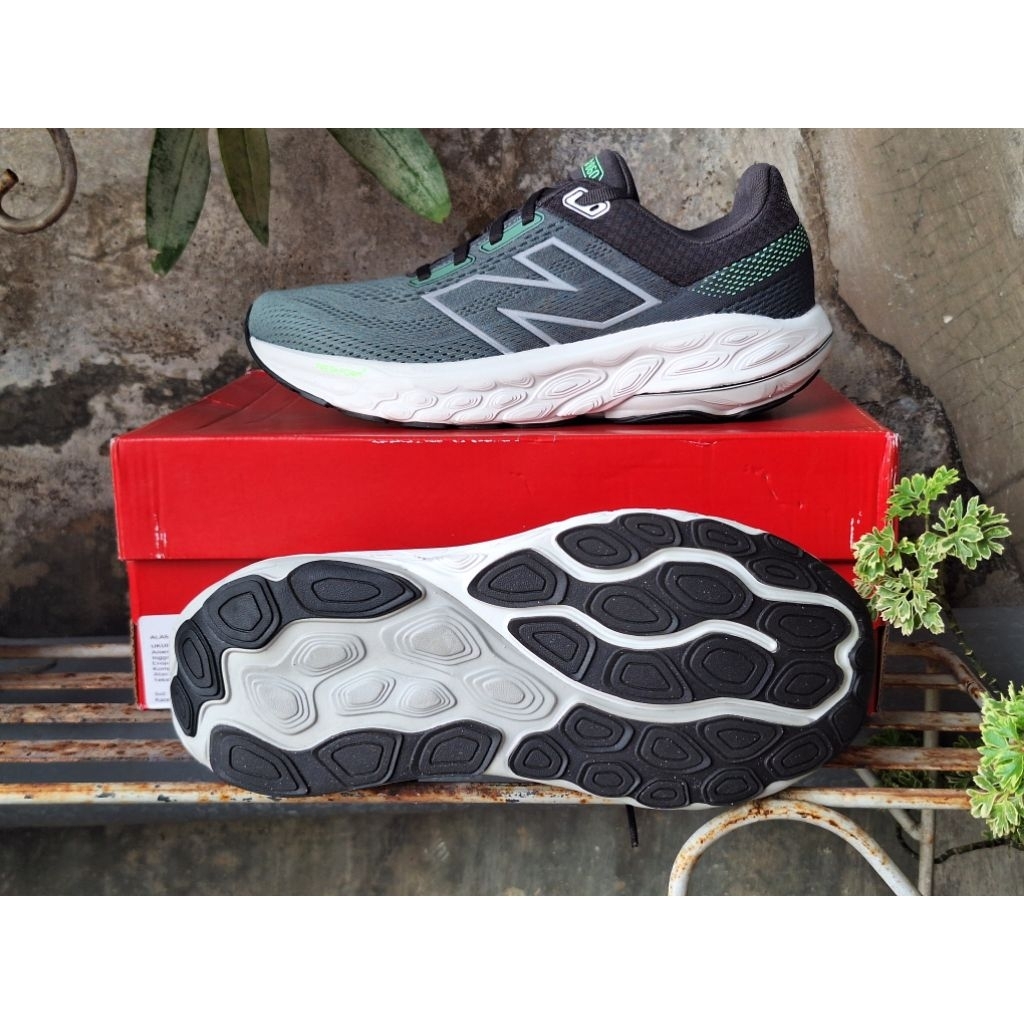 Sepatu running new balance 860
