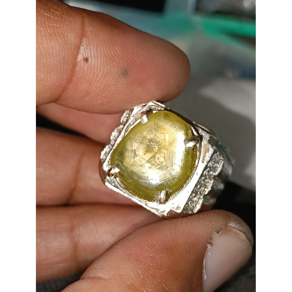 Green sapphire patkwa