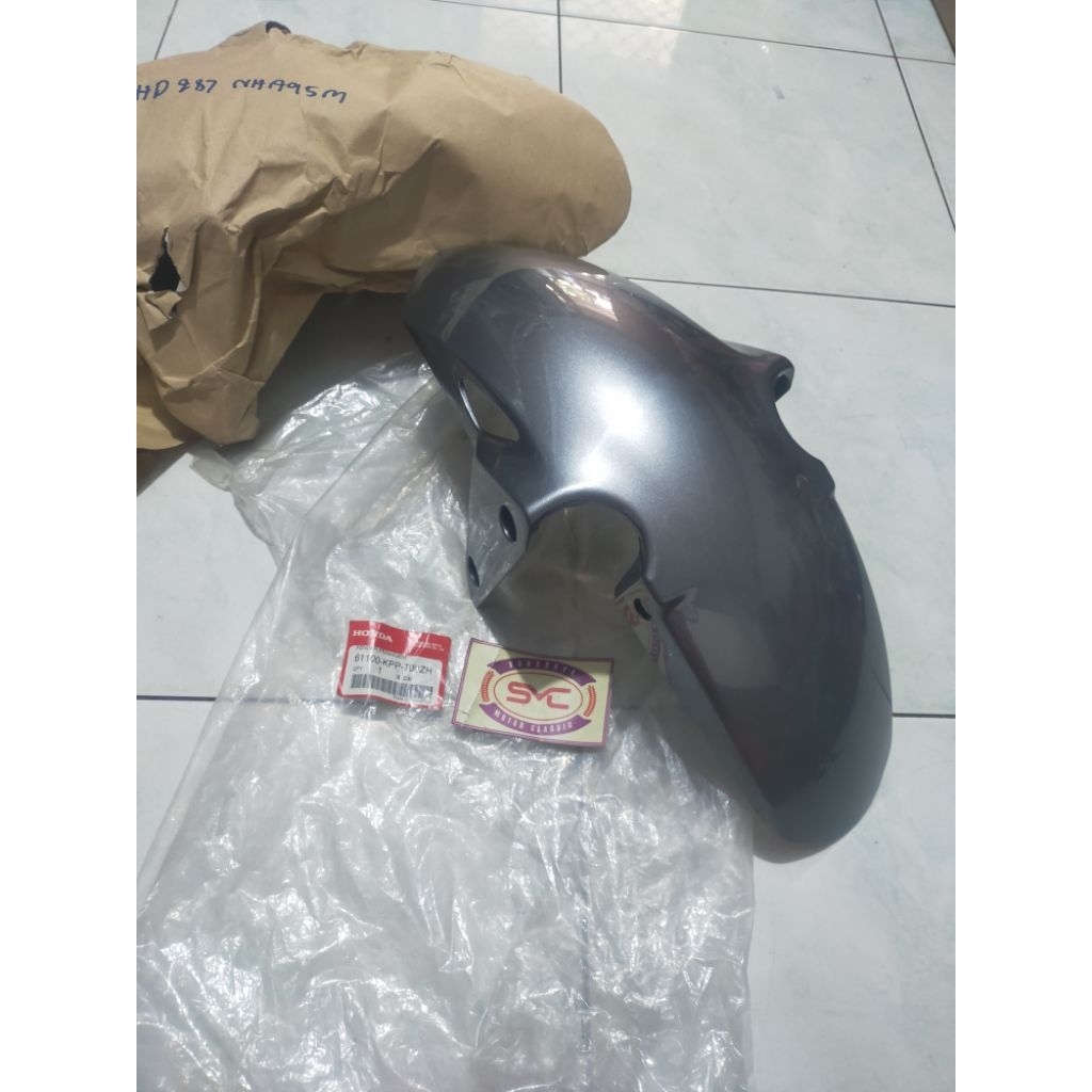 spakbor slebor depan FENDER Fr silver metalik CBR 150R CBR 250R CBU ORI AHM Thailand 61100-KPP-T00ZH