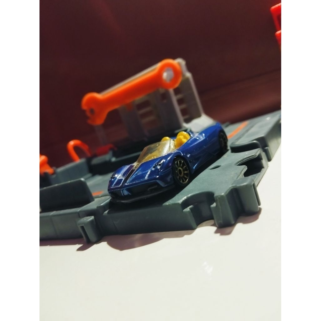 Hotwheels Rare Pagani Huayra Roadster 2017 Blue & Gold Stripe Loose