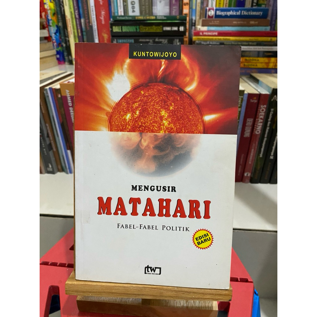 Buku > Mengusir Matahari; Fabel-Fabel Politik