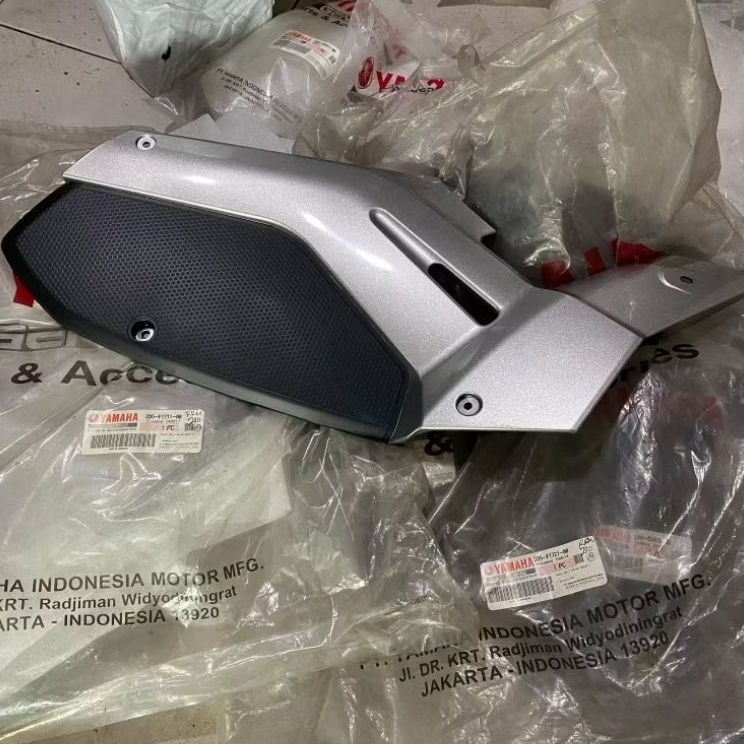 cover tutup aki nouvo z kanan kiri original yamaha body halus tengah nouvo z kanan kiri original yam