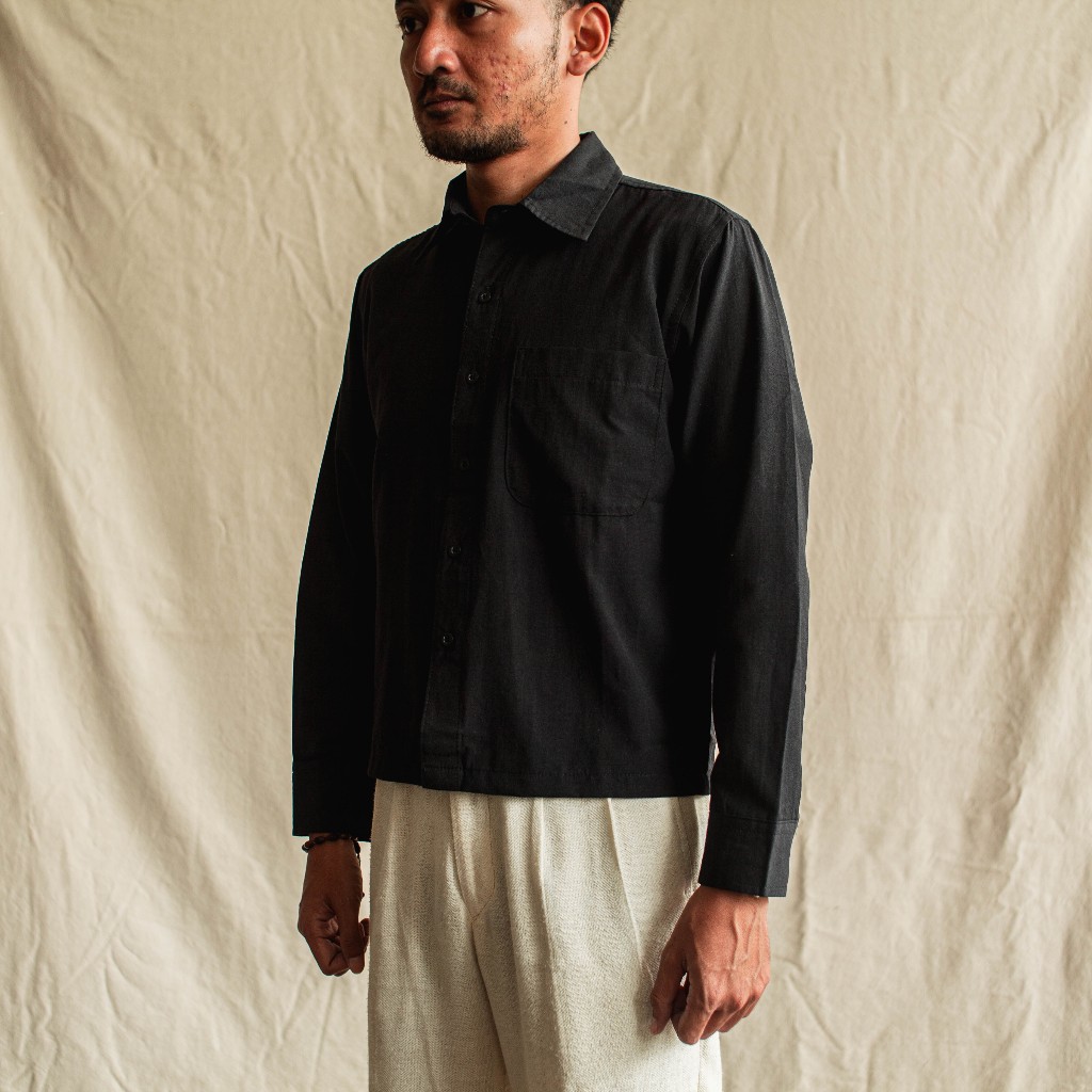 QUTN Kemeja Pria Lengan Panjang Boxy Button Up LS - Black Oxford