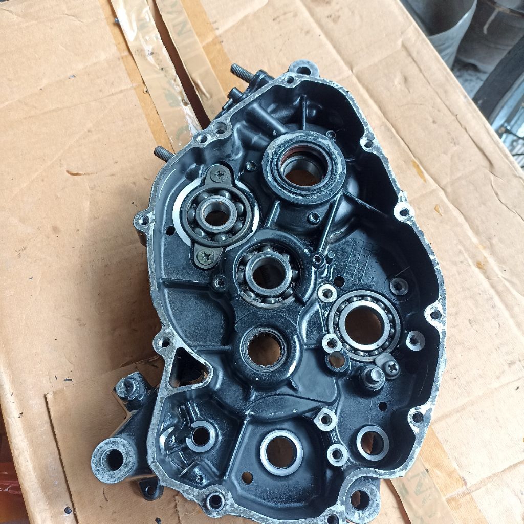 kalter mesin crankcase krengkes kanan Suzuki RGR 150 TXR 150 panther txr150 Original