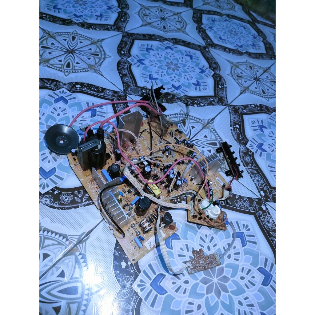 mesin_tv_polytron_21in_U_slim_copotan_dari_tv_blum_di_uji_tes/gembling