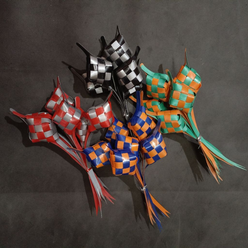 Kerajinan ketupat dekoratif anyaman berbahan tali embos/strapping band (kaku)