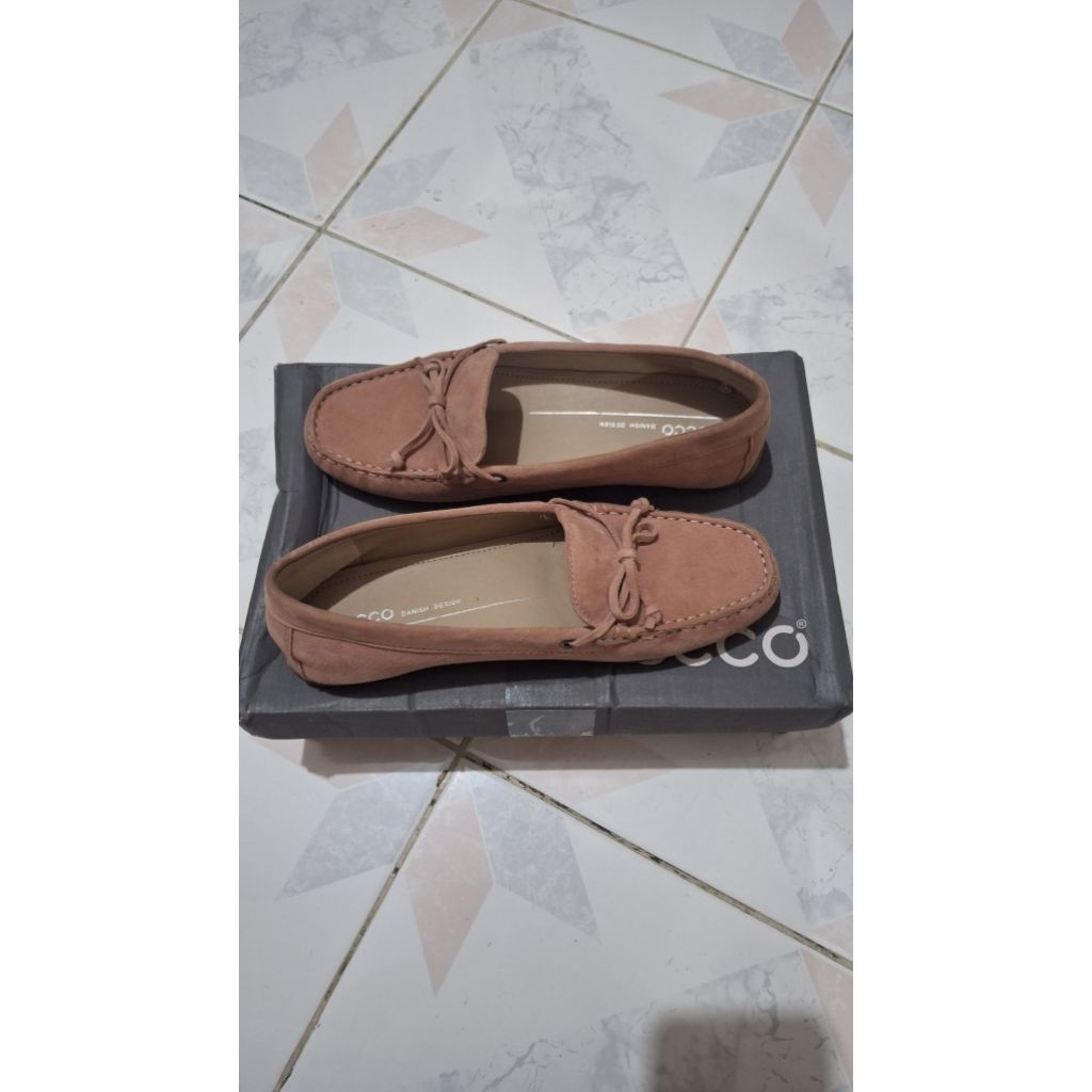 New Sepatu Ecco