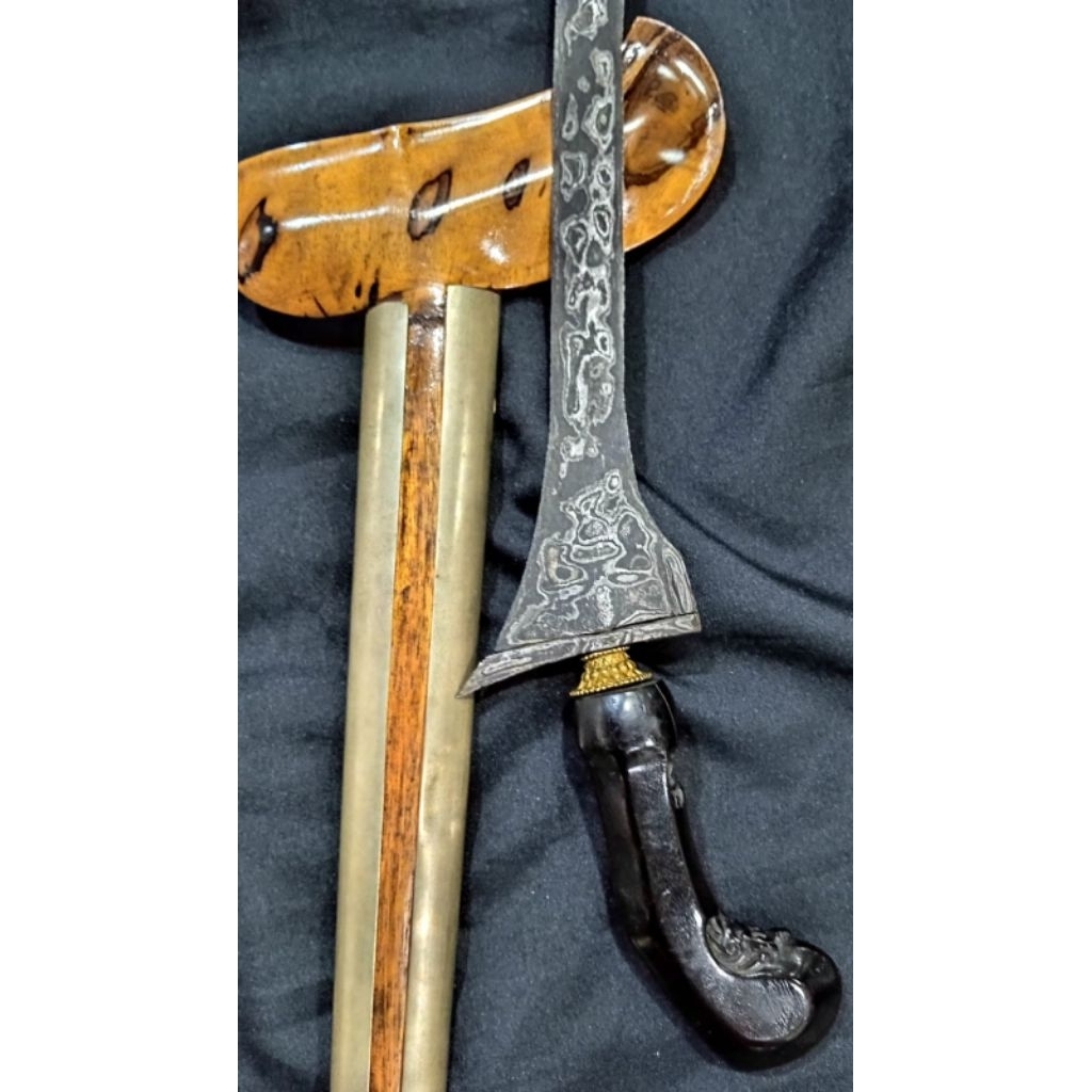 Keris Sepuh dapur Brojol pamor Udan Mas Tiban Asli Kuno di Jakarta Warangka Gayaman solo Timoho Isti