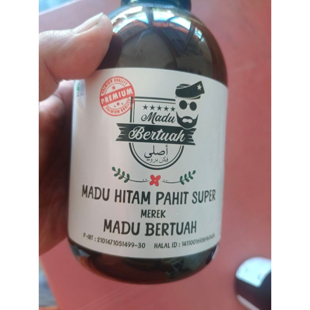 Madu Bertuah : madu hitam pahit super dengan 6 bahan aktif dikemas dengan baik ukuran 1kg dan 500gr