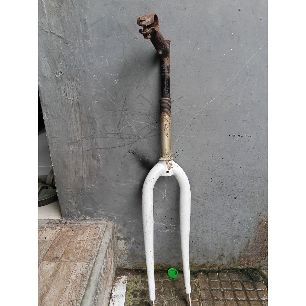 fork rigid 26" tanpa pivot dan stem.