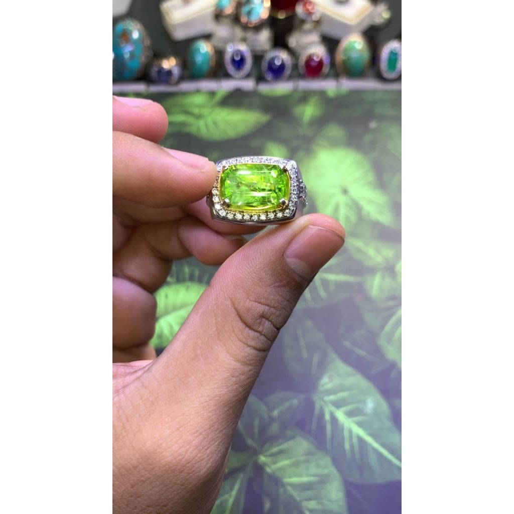Natural peridote6.75 ct Cgl lab Perak handmade microsetting custem