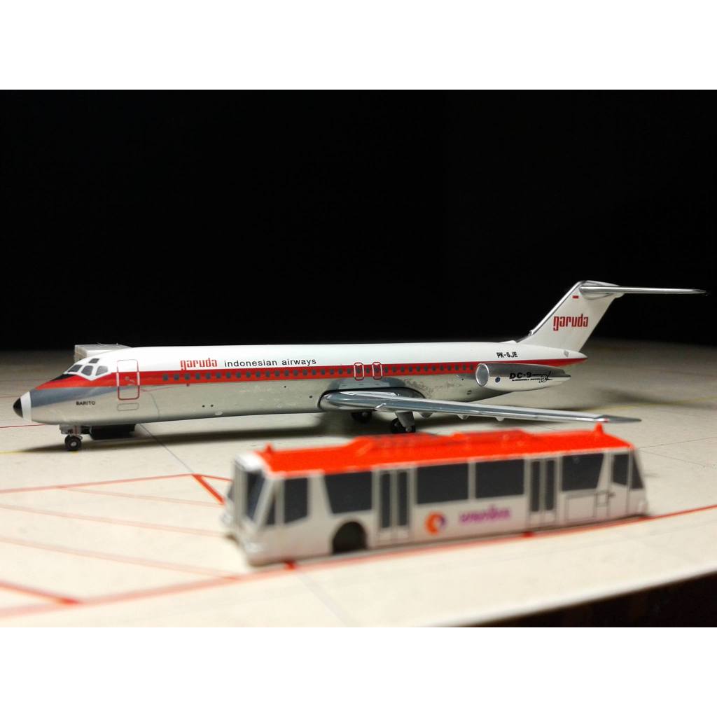 Diecast Pesawat - Garuda Indonesia - McDonnell Douglas DC-9-32 - rego PK-GJE nosename Barito - Aeroc