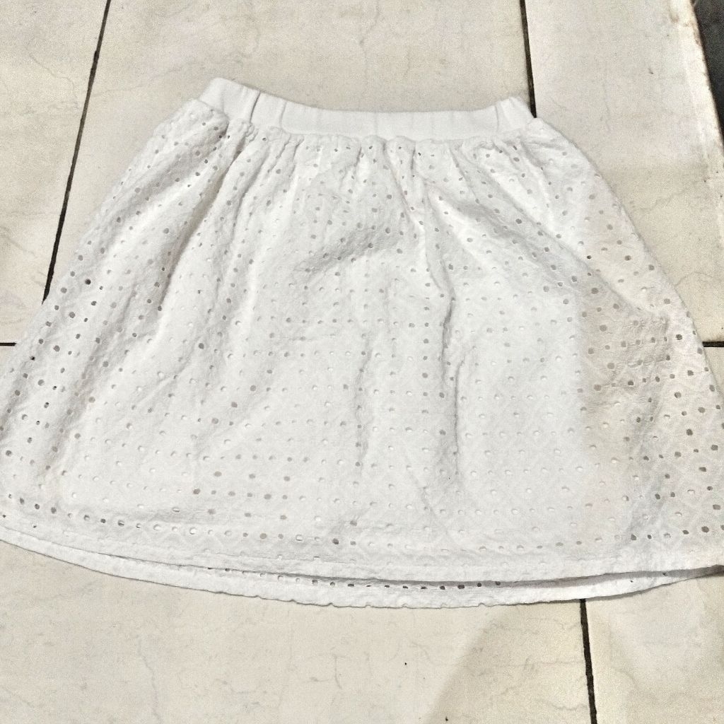 Mini skirt rok putih katbol Uniqlo