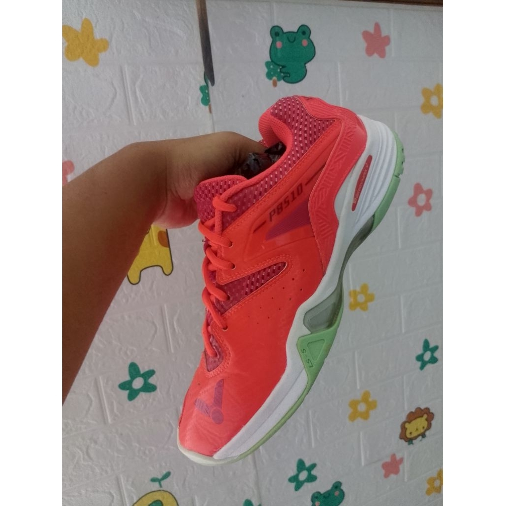 sepatu badminton Victor p8510