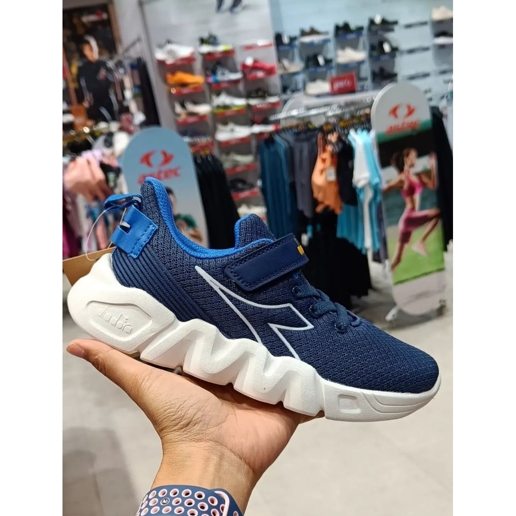 Original Diadora sepatu  anak