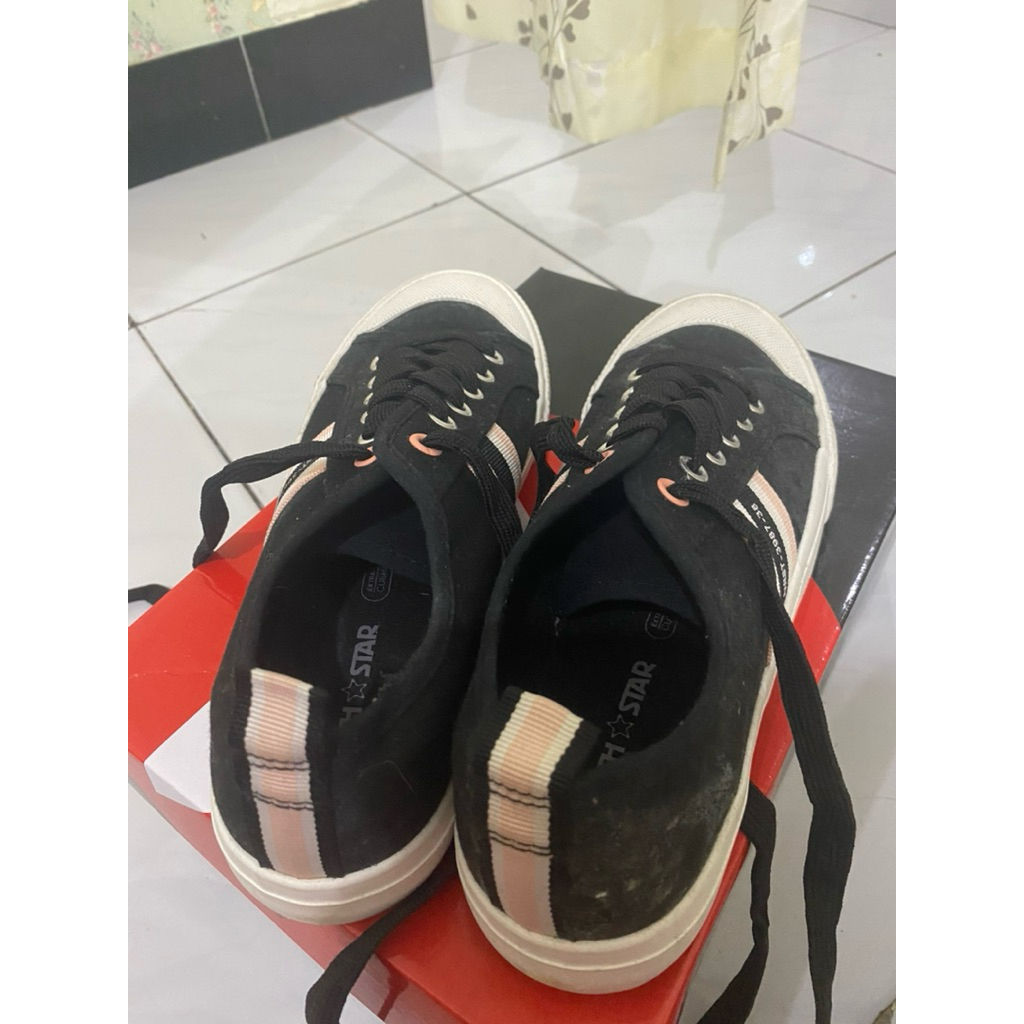 Preloved Sepatu North Star Sneakers Kasual Bata ORI