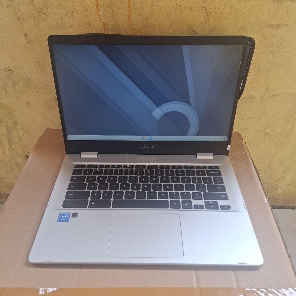 Asus Chromebook C423N, Celeron - N4020, Ram 4Gb EMMC 32gb, Super Slim, Ringan, Mulus
