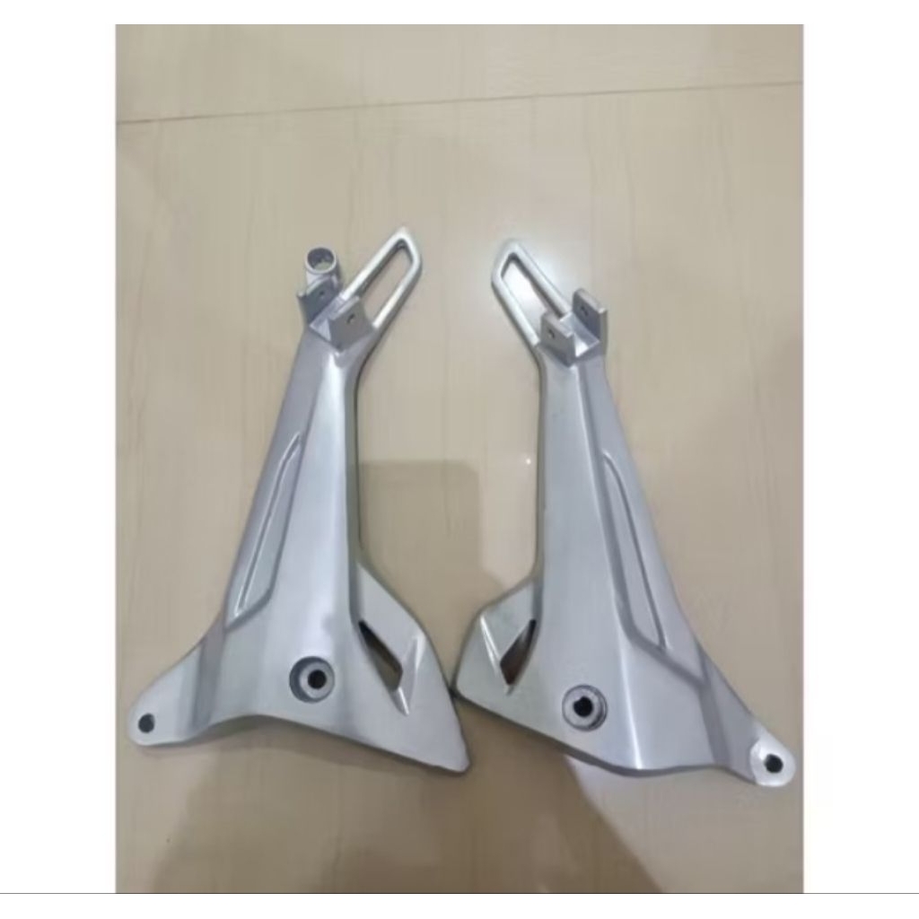 foostep supra × 125 old /pijakan kaki belakang supra x lama old silver