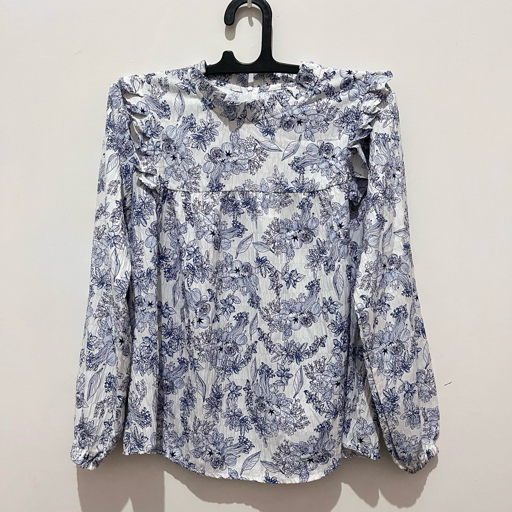 blouse ruffle bunga