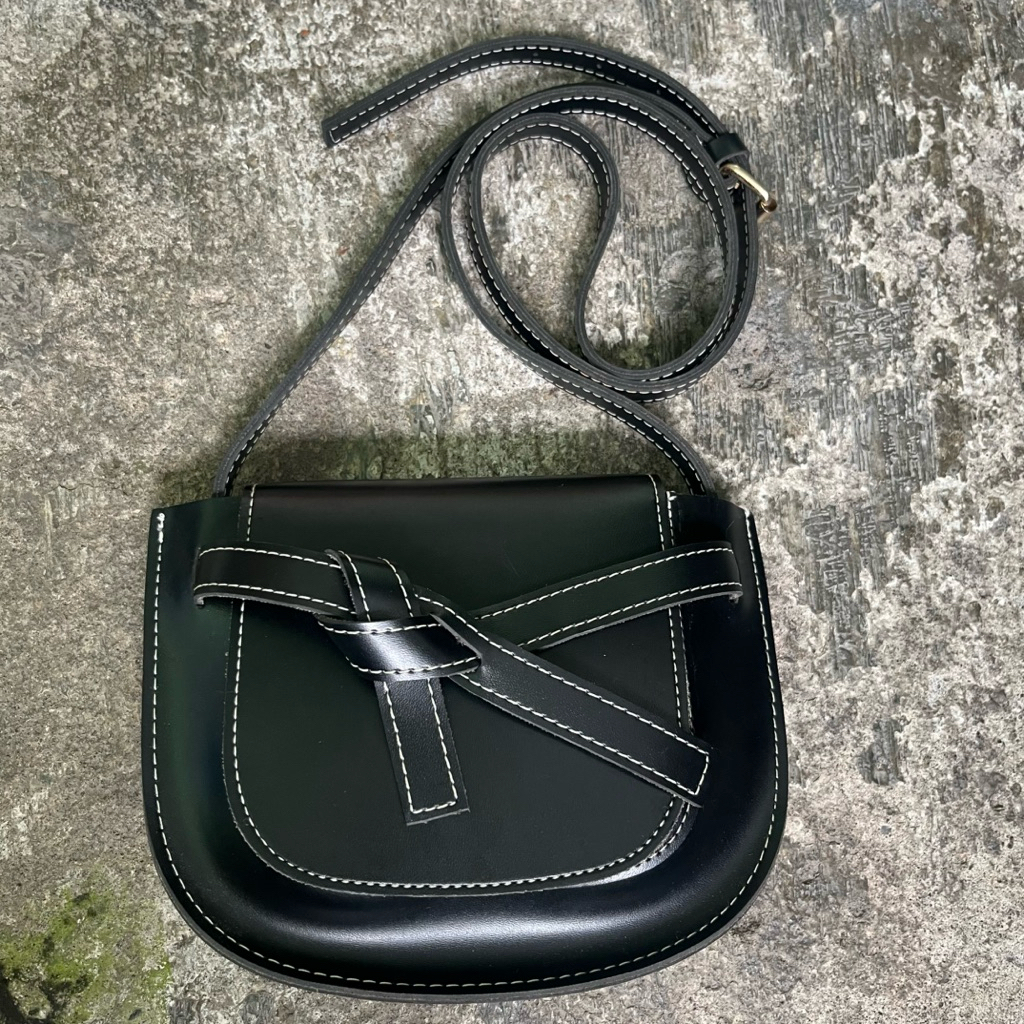 Tas Selempang Miniso Good Condition Hitam