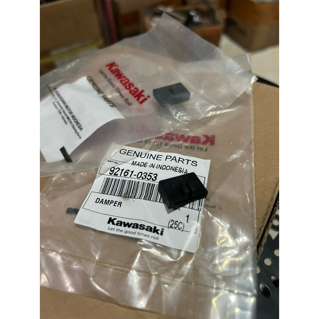 Karet Damper Air Shroud Sayap Ninja 150 R SS   Damper Air Shroud Ninja 150 R SS Original 92161-0353