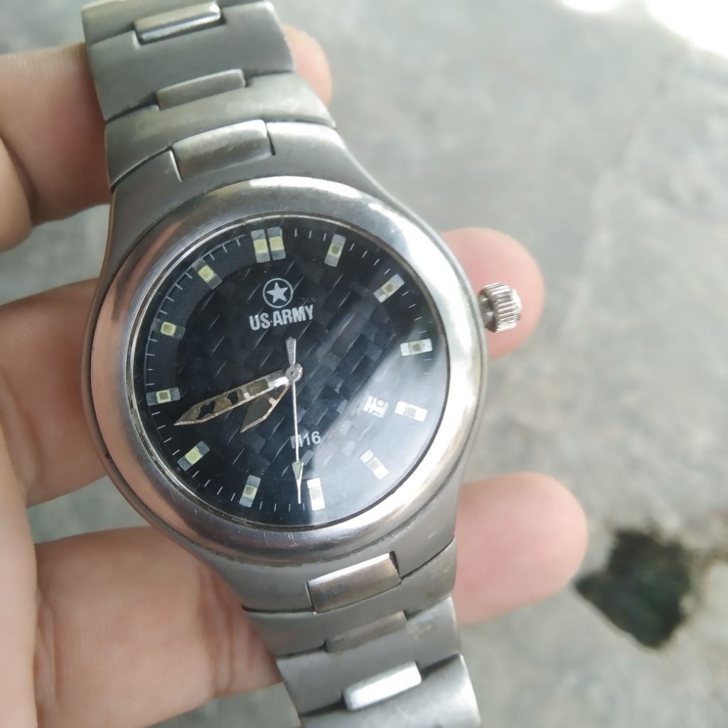 Jam tangan army