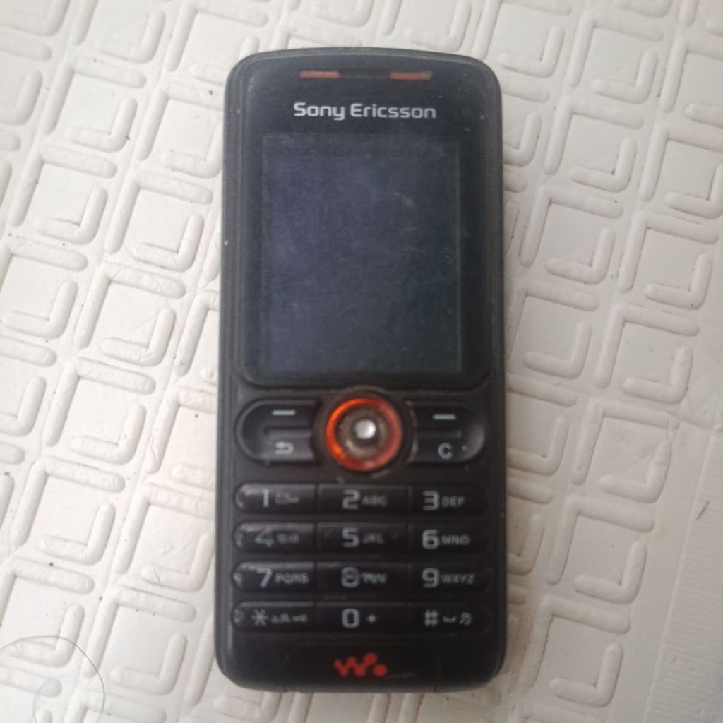 SONY ERICSSON W200i mati