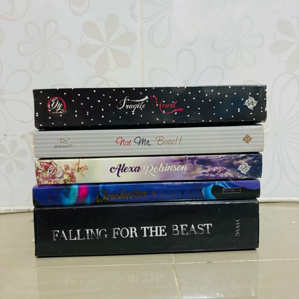 Novel Preloved Novel Wattpad Buku Bekas Daasa Fragile Heart Not Me Boss Alexa Robi nson Christopher 