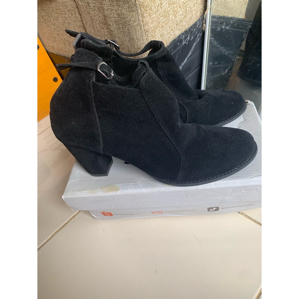 Boots wanita / sepatu boots / boots hitam / boots korea