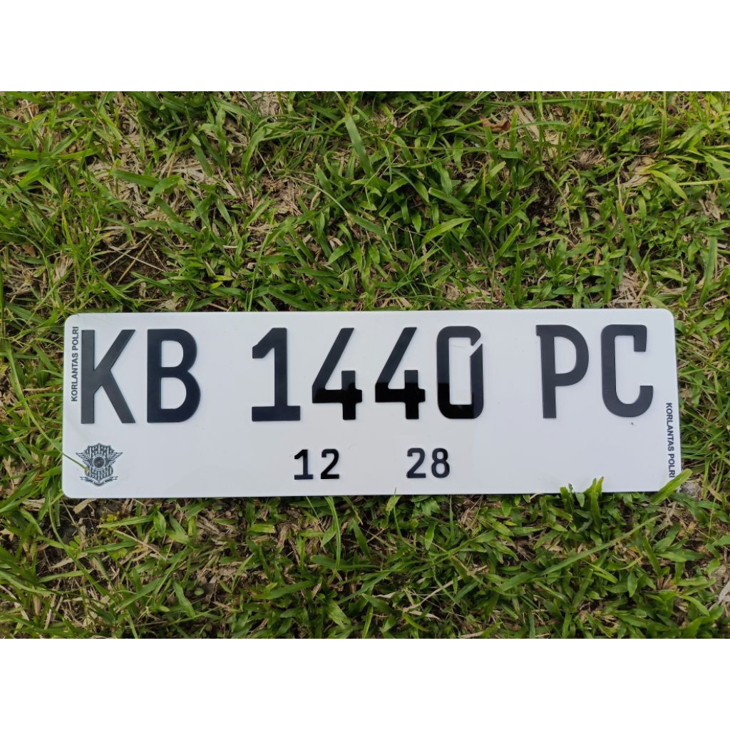 PLAT MOBIL | Plat Hitam Font Akrilik STANDAR