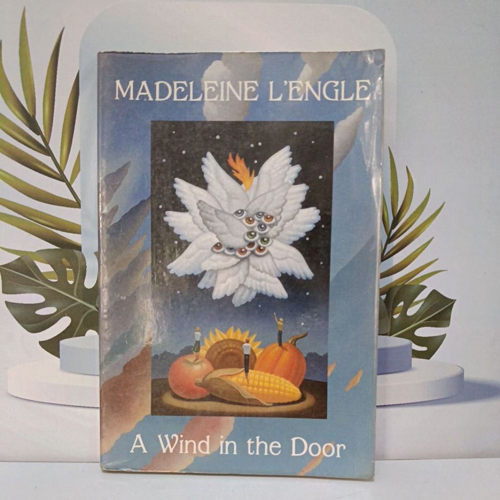 Novel Karya Meladeleine L'Engle Berjudul A Wind In The Door Bahasa Inggris Softcover Kondisi Bagus