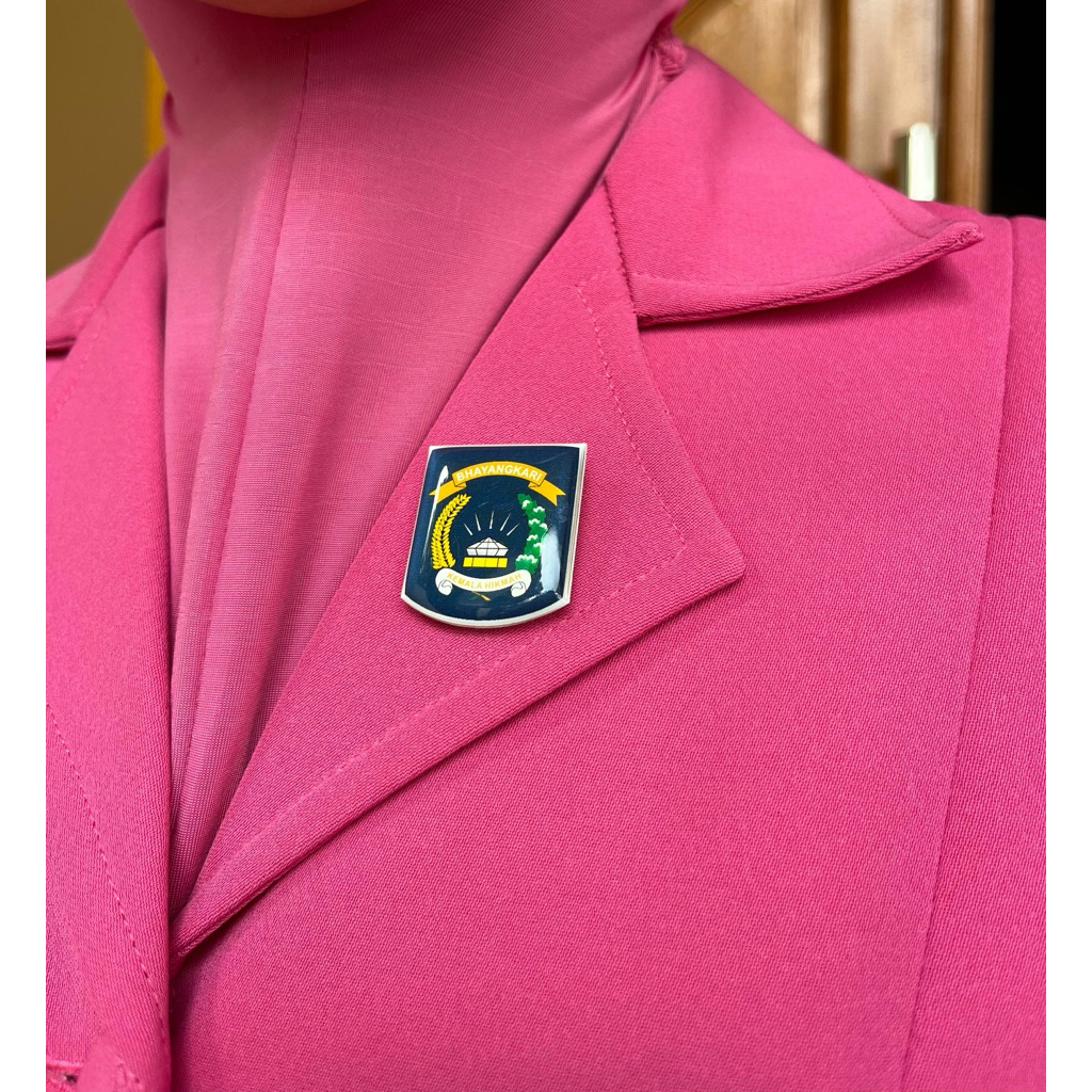 Pin Lencana Bhayangkari Glossy Tebal Peniti