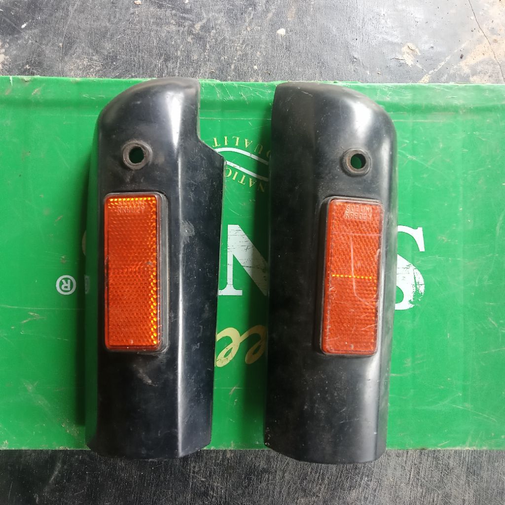 cover shock depan suzuki crystal