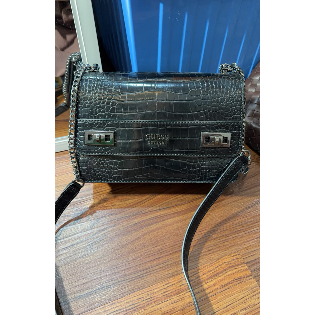 preloved sling bag tas wanita GUESS croco black, 100% original store