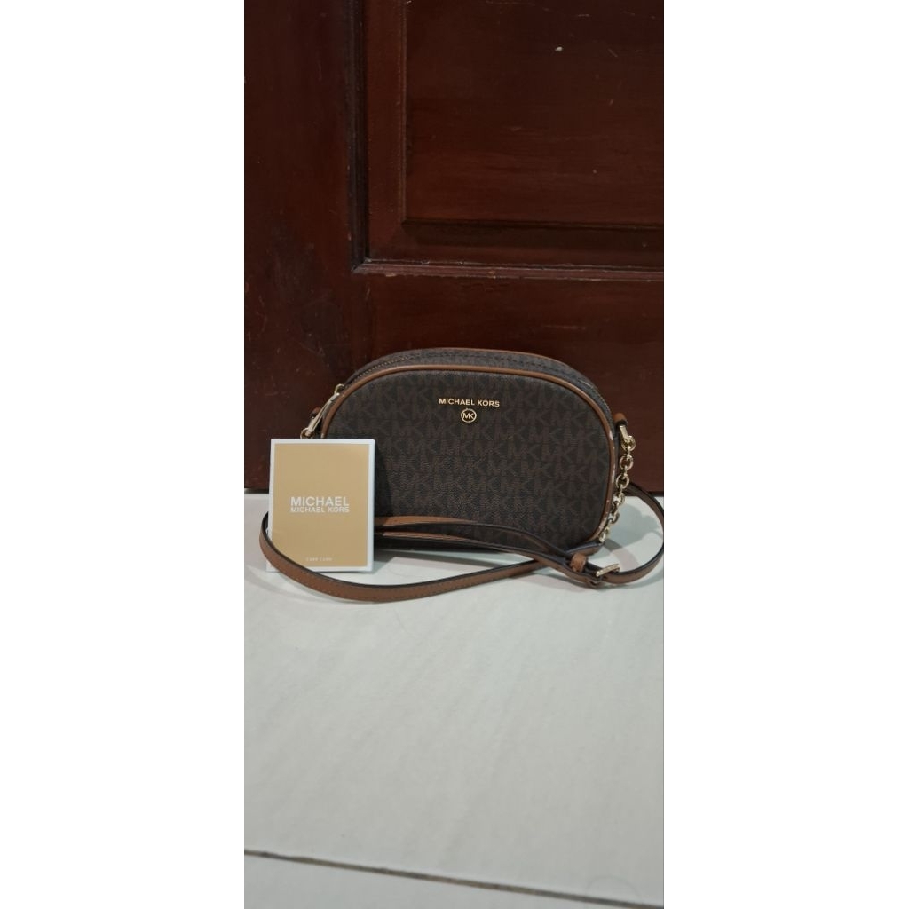 preloved Michael kors jetset charm oval