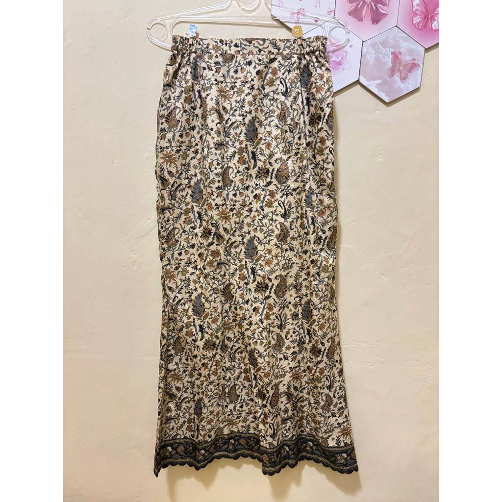 ROK BATIK WANITA PRELOVED MODEL DUYUNG