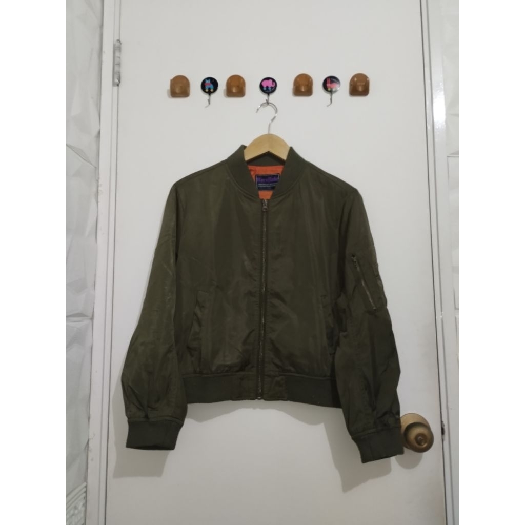 Jaket Bomber Hijau Army Cornflake