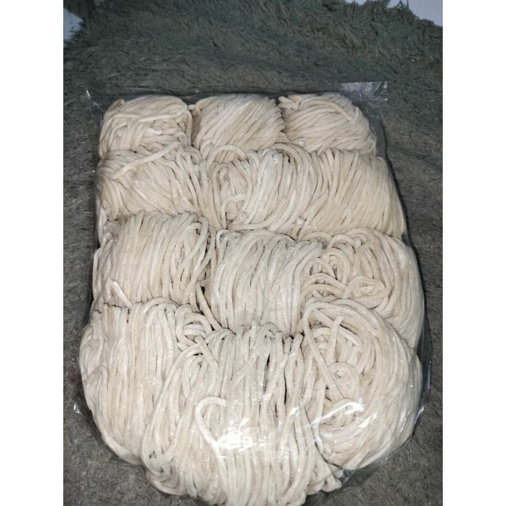 mie ayam mentah 500 gr / 1 kg