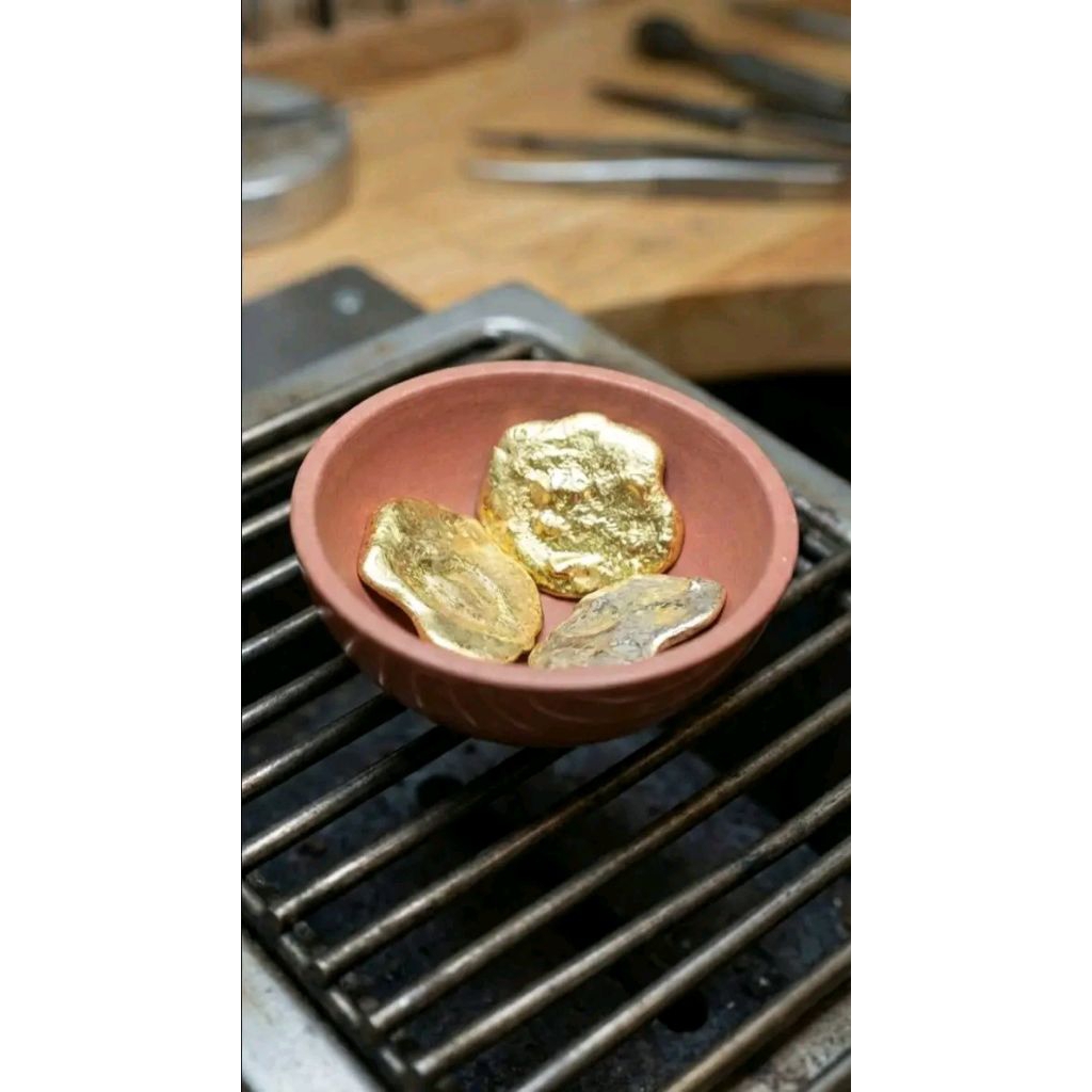 logam mulia berat 10 gram kadar di atas 20