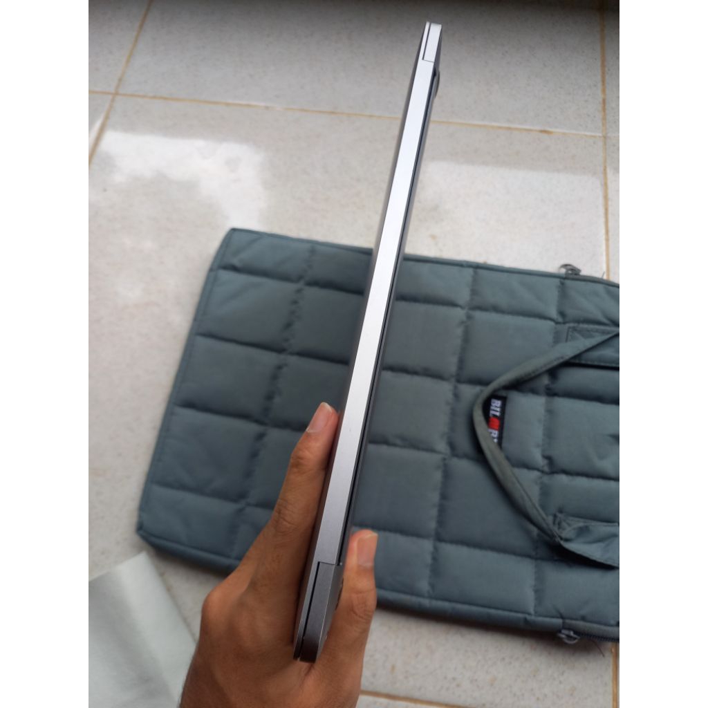 macbook pro M1 8/256 13inch Ibox