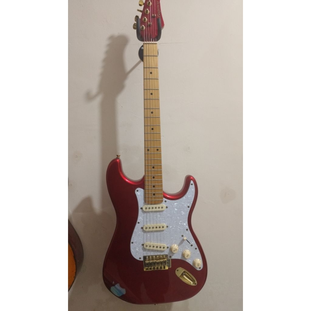 legacy Stratocaster eg 103 like new