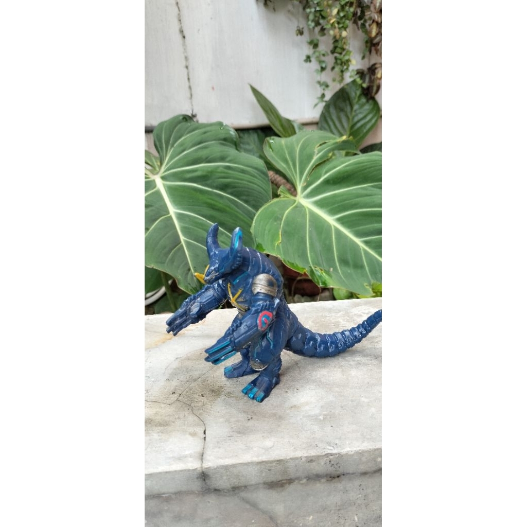 Cyber Gomora mainan monster kaiju ultraman