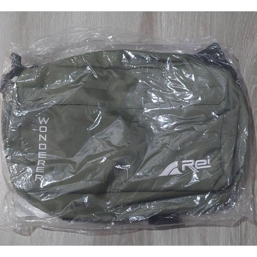 tas selempang Arei